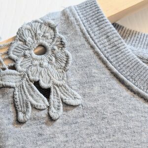 Mercer & Madison Grey Crochet Sleeve Sweatshirt Top. S. HP!